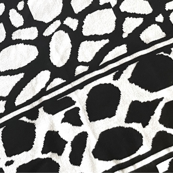 ๐บ Adrienne Vittadini Abstract Print Soft Stretchy Knit Pencil Skirt Size L - Picture 2 of 7